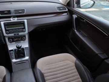 Volkswagen Passat B7 Variant 2.0 TDI CR DPF BlueMotion 140KM 2011 VW Passat 2.0 TDI, Salon Polska, Klima, zdjęcie 7