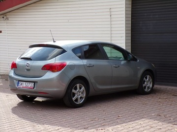 Opel Astra J Hatchback 5d 1.6 Twinport ECOTEC 115KM 2010 Opel Astra KLIMATYZACJA, zdjęcie 5