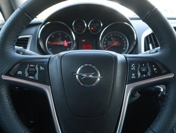 Opel Astra J Hatchback 5d 1.7 CDTI ECOTEC 110KM 2011 Opel Astra 1.7 CDTI, Klima, Tempomat, zdjęcie 15