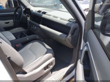 Land Rover Defender IV (L663) 2023 Land Rover Defender 110 X-Dynamic SE 2023 3.0l 3.0 Benzyna 395KM, zdjęcie 9