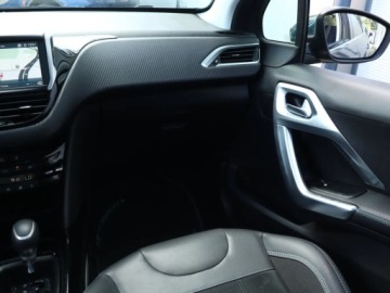 Peugeot 2008 I SUV Facelifting 1.2 PureTech 110KM 2018 Peugeot 2008 1.2 PureTech, Automat, Skóra, Navi, zdjęcie 7