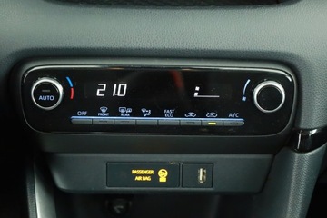 Toyota Yaris IV Hatchback 1.5 Hybrid Dynamic Force 116KM 2022 Toyota Yaris 1.5 VVT-i Hybrid, Salon Polska, zdjęcie 9