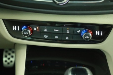 Opel Insignia I Sports Tourer Facelifting 2.0 CDTI Ecotec 170KM 2017 Opel Insignia 2.0 CDTI, Salon Polska, 167 KM, zdjęcie 9