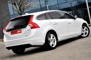 Volvo V60 I Kombi Facelifting 2.0 D2 DRIVE-E 120KM 2017 Volvo V60 LiFT Biała Perła 2,0 Diesel Ledy Navi, zdjęcie 3