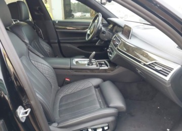 BMW Seria 7 G11-G12 Sedan Facelifting 4.4 750i 530KM 2020 BMW Seria 7 2020r., 750i Xdrive, 4.4L, od ubezpieczalni 4.4 Benzyna 530KM, zdjęcie 8