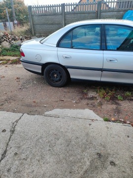 Opel Omega B Sedan 2.5 i V6 170KM 1998 samochód opel omega, zdjęcie 2