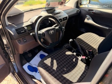 Toyota iQ 1.4 TD 90KM 2011 Toyota iQ Swietny stan Bogate wyposazenie Zawraca w miejscu 1.4 90KM, zdjęcie 11