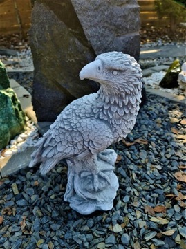 БЕТОННАЯ ФИГУРКА - ОРЕЛ НА КАМЕНЕ