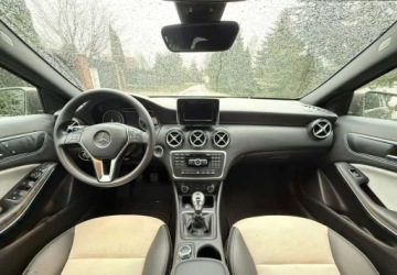 Mercedes Klasa A W176 Hatchback 5d 1.6 180 BlueEFFICIENCY 122KM 2013 Mercedes-Benz Klasa A Mercedes-Benz Klasa A 180 1.6 Benzyna 122KM, zdjęcie 18