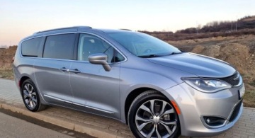 Chrysler Pacifica II 3.6 V6 291KM 2020 Chrysler Pacifica 3.6 V6 291KM Skora LED El. DrzwiKlapa 3.6 Benzyna 291KM, zdjęcie 2