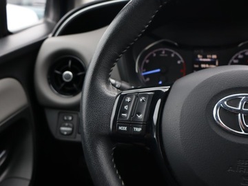 Toyota Yaris III Hatchback 5d Facelifting 2017 1.5 Dual VVT-iE 111KM 2018 Toyota Yaris 1.5 Dual VVT-i, Salon Polska, zdjęcie 15