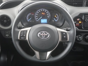 Toyota Yaris III Hatchback 5d Facelifting 2017 1.5 Dual VVT-iE 111KM 2019 Toyota Yaris 1.5 Dual VVT-i, Salon Polska, zdjęcie 14