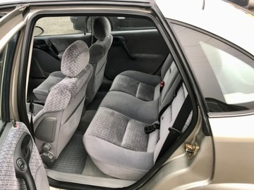 Opel Vectra B Sedan 2.0 i 16V 136KM 1997 OPEL VECTRA B 2.0 i 16V 136Ps KLIMATRONIK WELUR STAN KOLEKCJONERSKI, zdjęcie 10