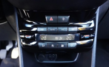 Peugeot 208 I Hatchback 5d Facelifting 1.2 PureTech 82KM 2017 Peugeot 208 Bezwypadkowy Serwisowany 1-Wlasciciel Navi Panorama Alu Grz.Fo, zdjęcie 21