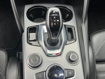 Alfa Romeo Giulia II Sedan Facelifting 2023 2.0 GME Turbo 280KM 2025 ALFA ROMEO Giulia Turbo Veloce Q4 Sedan 2.0 (280KM) 2025, zdjęcie 12