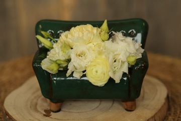 Темно-зеленый декоративный керамический диван