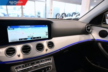 Mercedes Klasa E W213 Limuzyna Facelifting 2.0 E220d 194KM 2022 Mercedes-Benz Klasa E 220dFV23Reflektory LED StatyczneOswietlenie Ambiente, zdjęcie 7