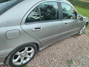 VRSTVA  POD KLIKY MERCEDES C TŘÍDA W203 CHRÓM