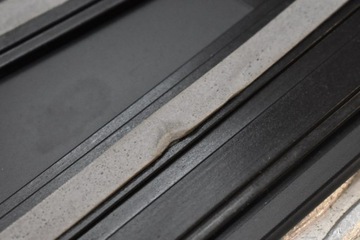 Наружное стекло правой средней стойки I TESLA S