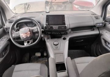 Toyota 2022 Toyota Proace City Verso 2022r, 1.2 Benzyna. AUTOMAT. Uszkodzony przod i t, zdjęcie 5