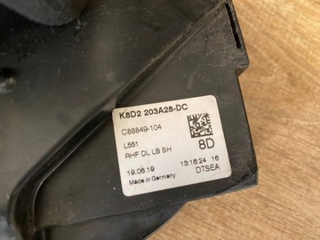 ZAMEK+KLAMKA DVEŘE PŘEDNÍ PRAVÝ RANGE L551 K8D2-22400-BC K8D2-203A28-DC