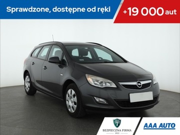 Opel Astra J Sports Tourer 1.4 Twinport ECOTEC 100KM 2011 Opel Astra 1.4 16V, GAZ, Klima