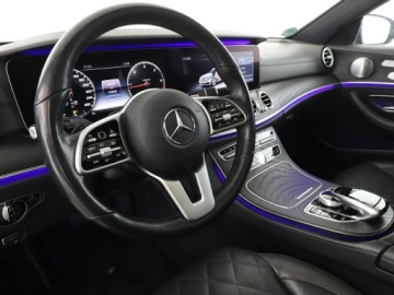 Mercedes Klasa E W213 Kombi 2.0 220d 194KM 2018 Mercedes E 220 FV-23% AMG-Line Automat Panorama, zdjęcie 13