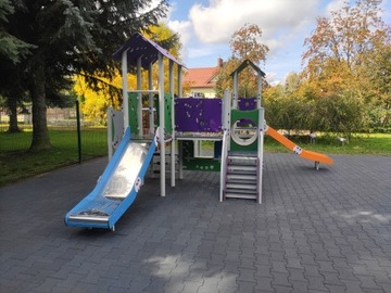 Пол резиновый, поверхность - террасы. детские площадки