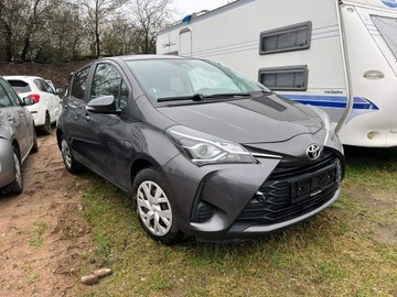 Toyota Yaris III Hatchback 5d Facelifting 2017 1.5 Dual VVT-iE 111KM 2017 Toyota Yaris 1.5 benzyna 111 koni, uszkodzona