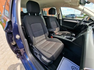 Volkswagen Passat B8 Variant 2.0 TDI BlueMotion SCR 150KM 2016 Volkswagen Passat 2.0 150Ps DSG Navi Alu Zarej.PL Gwarancja 2.0 Diesel, zdjęcie 26