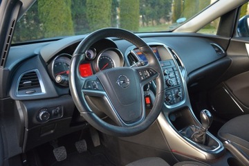 Opel Astra J Hatchback 5d 1.4 Turbo ECOTEC 140KM 2011 OPEL ASTRA J 1.4 Turbo 140 KM, zdjęcie 21