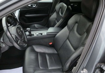 Volvo V60 I Kombi Facelifting 2.0 D3 DRIVE-E 150KM 2018 Volvo V60 Volvo V60 D3 Momentum 2.0 Diesel 150KM, zdjęcie 13