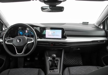 Volkswagen Golf VIII Hatchback 1.5 TSI EVO 130KM 2021 Volkswagen Golf 1.5 TSI 130KM Life Fotele Podgrzewane Czujniki Przod Tyl, zdjęcie 13