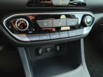 Hyundai i30 III Wagon Facelifting 1.0 T-GDI 120KM 2022 Hyundai i30 SalonPL serwis ASO 1.0T-GDI 120KM bezwypadkowy pakiety kamera, zdjęcie 23