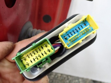 DVEŘE LEVÝ PŘEDNÍ KOMPLETNÍ EVROPA ORIG. PEUGEOT 2008 16R