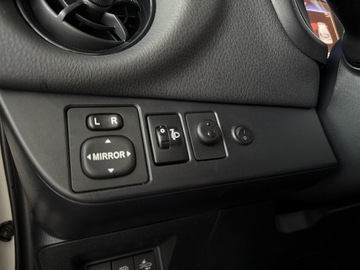 Toyota Yaris III Hatchback 5d Facelifting 2017 1.5 Hybrid 100KM 2018 Toyota Yaris Hybrid 100 Selection III (2011-2019), zdjęcie 20