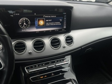 Mercedes Klasa E W213 2019 Mercedes E 220 Automat Bogate wyposażenie 2019, zdjęcie 21