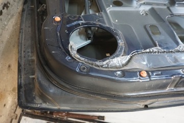 NISSAN PATROL DVEŘE PRAVÝ PŘEDNÍ PRAVÉ GR Y61 97-04R