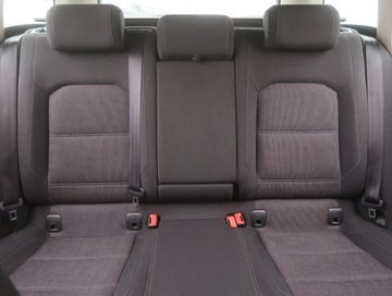 Volkswagen Passat B8 Variant 2.0 TDI BlueMotion SCR 150KM 2016 VW Passat 2.0 TDI, Automat, Navi, Klima, zdjęcie 9