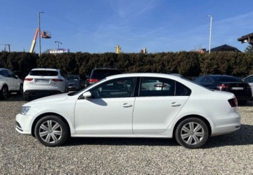 Volkswagen Jetta VI Sedan Facelifting 2.0 TDI 110KM 2016 Volkswagen Jetta Polski salon 2.0 Diesel 110KM, zdjęcie 2