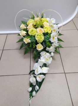 Украшение в виде сердца на могилу, кладбище, плита с надписью DEDICATION