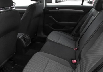 Volkswagen Passat B8 Limousine Facelifting 2.0 TDI SCR 150KM 2020 Volkswagen Passat 2.0 TDI 150KM Essence Fotele Podgrzewane Klimatyzacja 3-, zdjęcie 11