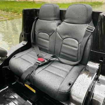 Toyota Land Cruiser na akumulator Zielony + Pilot + Schowek + EVA + Wolny