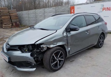 Toyota Auris II 2018 Toyota Auris Okazja 1.8 Hybryda 100KM, zdjęcie 6