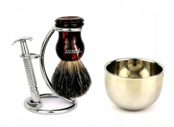 Металлическая бритва с лезвиями и натуральной щеткой.