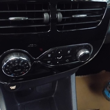 Renault Clio IV Hatchback 5d ENERGY TCe 99g 90KM 2013 Renault Clio IV 0.9 BENZYNA, moc 90 kM, EURO5, zdjęcie 25