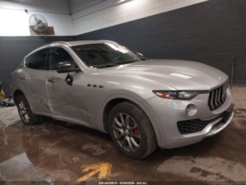 Maserati Levante 2017 Maserati Levante 2017 r., 3,0L LEVANTE AWD 3.0 Benzyna 345KM, zdjęcie 2