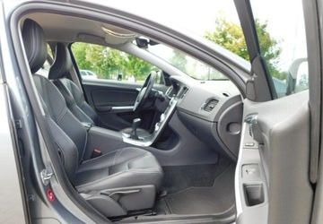 Volvo V60 I Kombi Facelifting 2.0 D3 DRIVE-E 150KM 2018 Volvo V60 z Gwarancja BLiS LCD Zegary Skora Fotele Profilowane 2.0 Diesel, zdjęcie 8