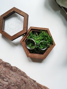 Коробка, коробочка для обручальных колец шестигранная с инициалами, гравировкой, на свадьбу