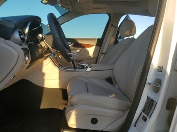 Mercedes GLC C253 2018 Mercedes-Benz GLC 300 4Matic 2018 2.0 Benzyna 241KM, zdjęcie 7